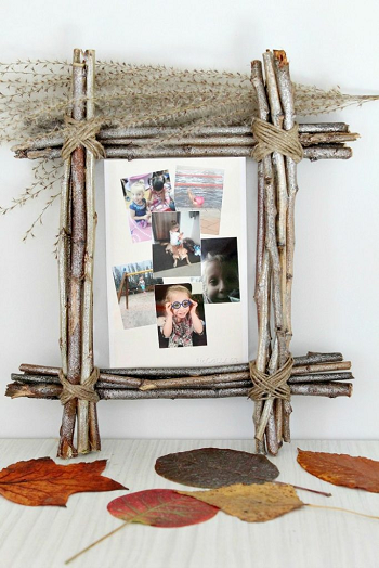 Diy rustic home photo frame DIY Unconventional Ideas To Display Your Family Photos