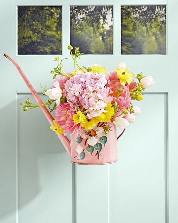 Retro watering can vase DIY Glorious Craft Projects You Cannot Miss To Get Summer Seasonal Spirit