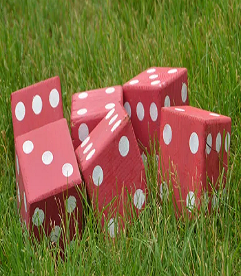 Diy dice DIY Oversized Yard Games To Enjoy The Spare Time