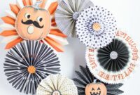 Diy halloween paper fan wreath