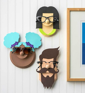 Fun faces wall sunglasses holder Pretty And Easy To Make Epic DIY Sunglasses Holder Ideas 