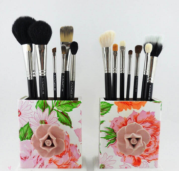 Diy flowery makeup brush box Intensively Inexpensive DIY Makeup Boxes And Holders Ideas