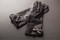 Leather gloves with bows