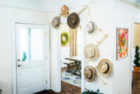 Zig-zag-styled hat rack