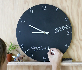 Diy chalkboard clock Simple Homemade Clock Style Ideas For Useful DIY Projects