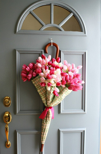 Floral door hanger Stupendous Ways To Upcycle Old Umbrellas For Any Uses