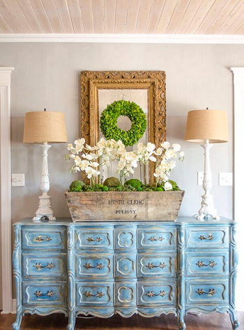 Ornately carved frame for a mirror Decorating Ways To Display Rustic Frames For Your Farmhouse Home