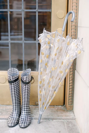 Simple gold polka dot umbrella Spectacular Ways To Customize Your Extraordinary Umbrella Look