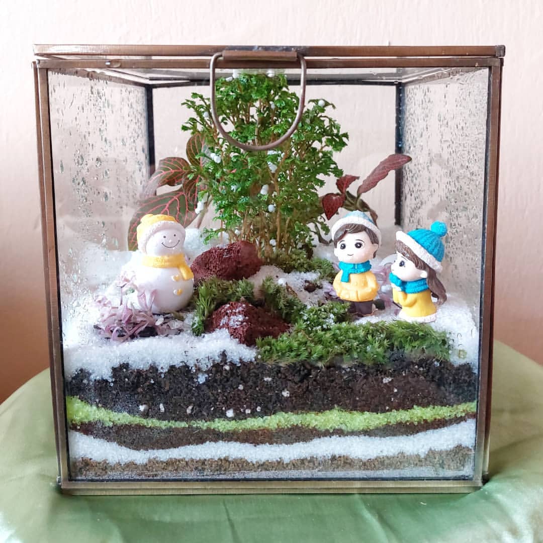 DIY Cute Winter Terrariums To Freshen Up Your Room Decoration - GODIYGO.COM