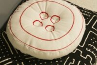 Diy pretty button pillow