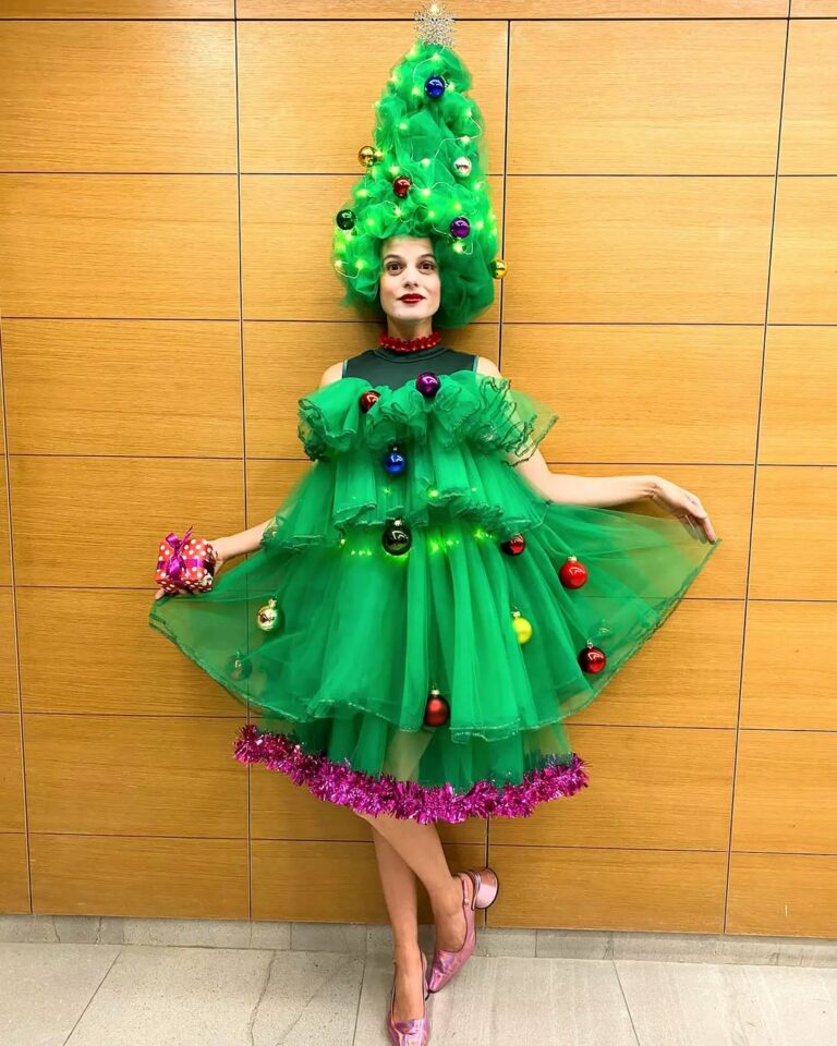 25 Interesting DIY Christmas Costume Ideas You Can Make - GODIYGO.COM