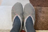 Diy easy hand-stitched crossover felt slippers