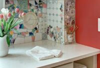 DIY-Backsplash-from-Broken-Dishes