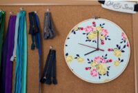 Embroidery-hoop-clock